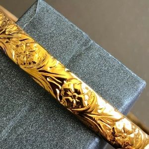 NAPIER FLORAL GOLD TONE BANGLE BRACELET